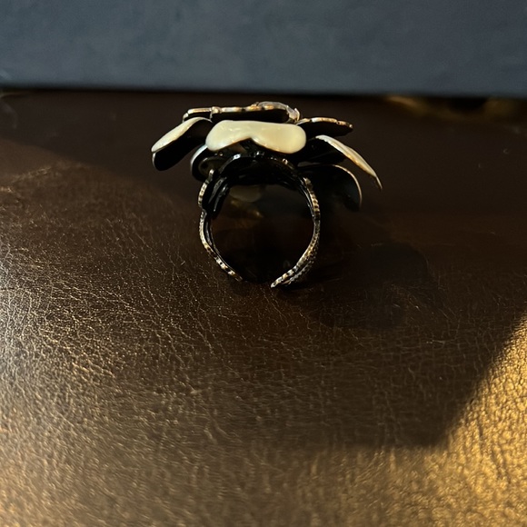 Flower ring - Picture 3 of 3